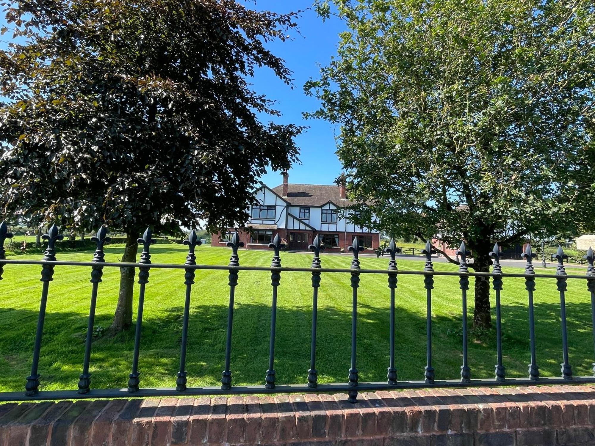 Greenfields Country House Latton Екстериор снимка